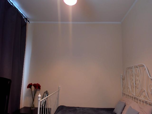 Live sex webcam photo for O1iv1a #261452537