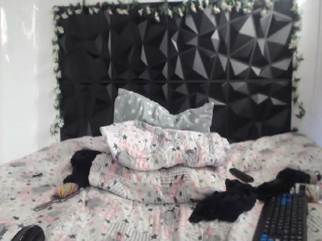 Live sex webcam photo for reyyanAslan #262280519