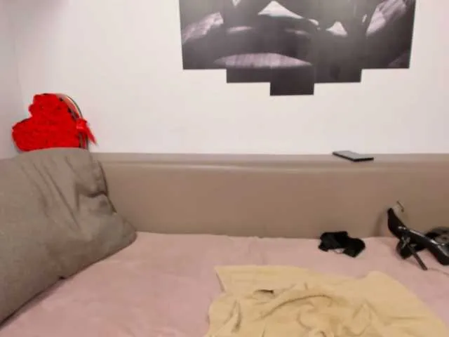 Live sex webcam photo for HOTbrunette69 #251627078