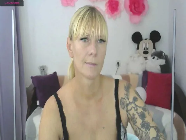 Live sex webcam photo for WomanCatt #265367094