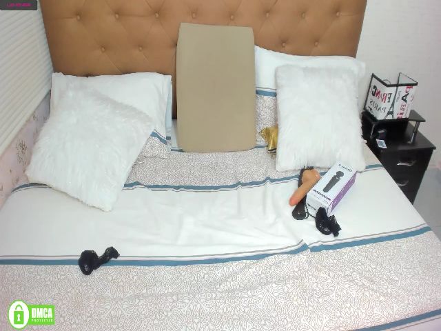 Live sex webcam photo for Evelyn__lee #263444689