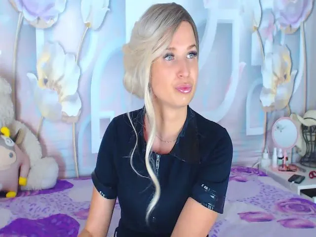 Live sex webcam photo for MoonCandyGirl #260740143