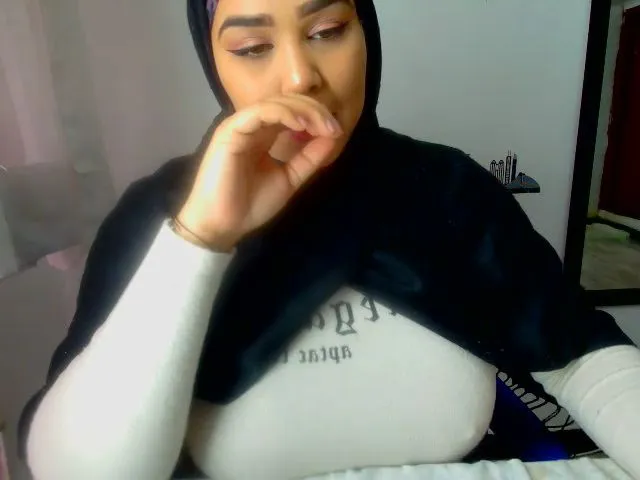 Live sex webcam photo for Shalyn_ #253534522
