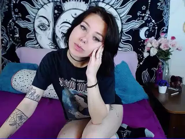Live sex webcam photo for Vivienlow #253778525