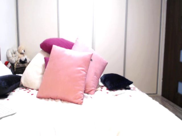 Live sex webcam photo for CharmVivianne #260250447