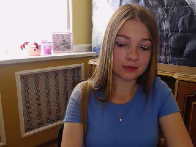 Live sex webcam photo for EmiStern #261236277