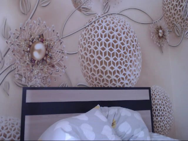 Live sex webcam photo for MeltingJulia #255090597