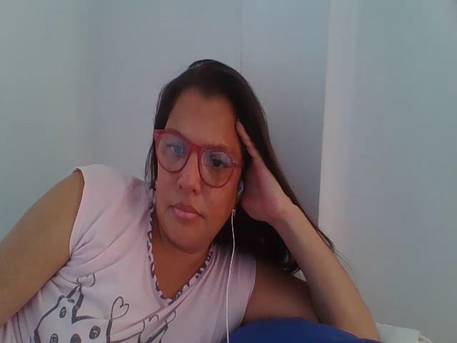 Live sex webcam photo for SweetLola01 #254257300