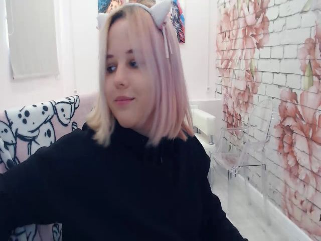 Live sex webcam photo for Helokit #258537362