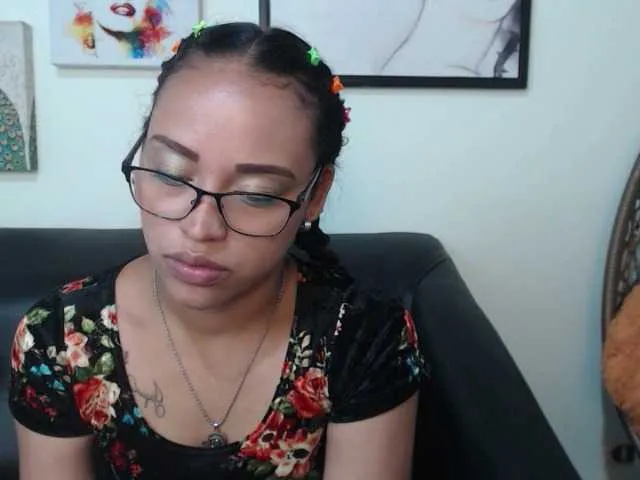 Live sex webcam photo for Angeluxxx #241168660