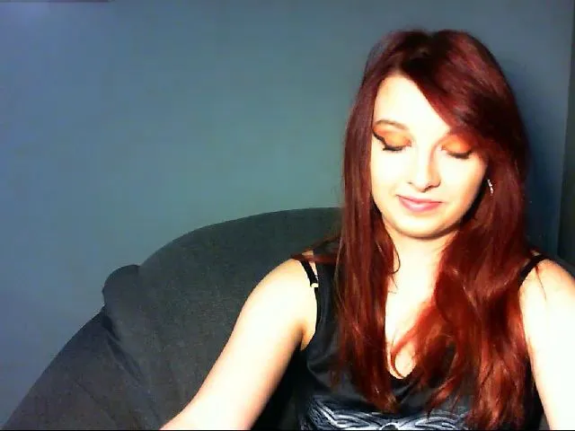 Live sex webcam photo for VirginLuna18 #263145114