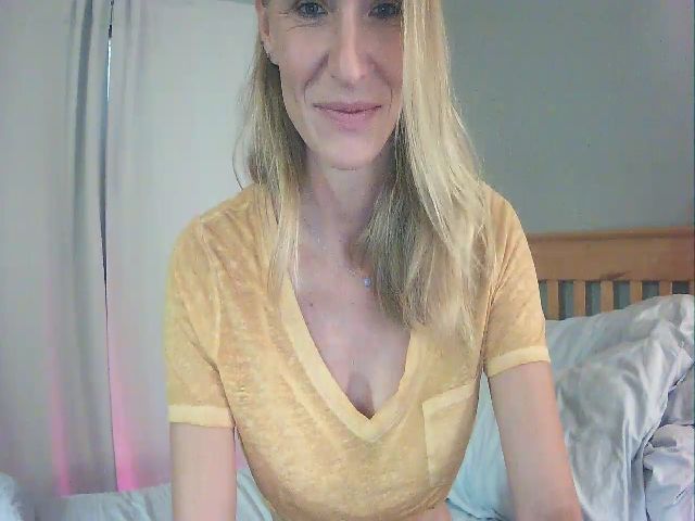 Live sex webcam photo for CameronD30 #263151747