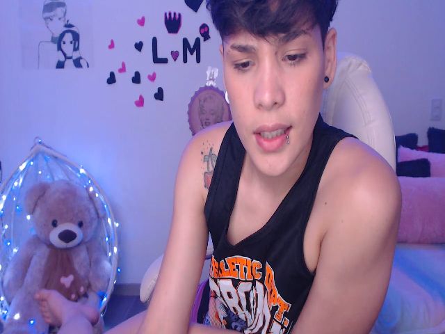 Live sex webcam photo for Laura_R23 #262789948