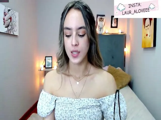 Live sex webcam photo for Laura_Lovee_ #253569333