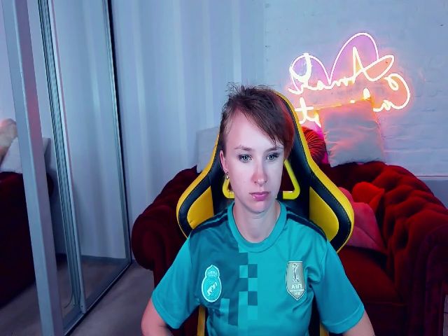 Live sex webcam photo for WhiteFoxi #261153841