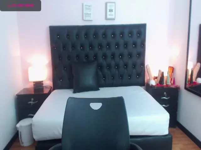 Live sex webcam photo for Shantal_19 #253547813