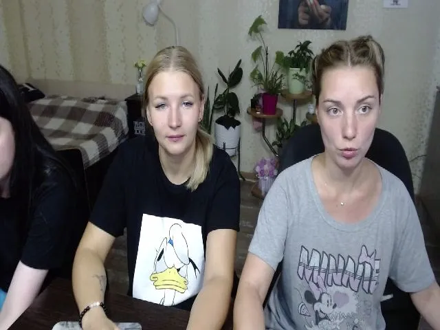 Live sex webcam photo for Emi_lywild #256300466