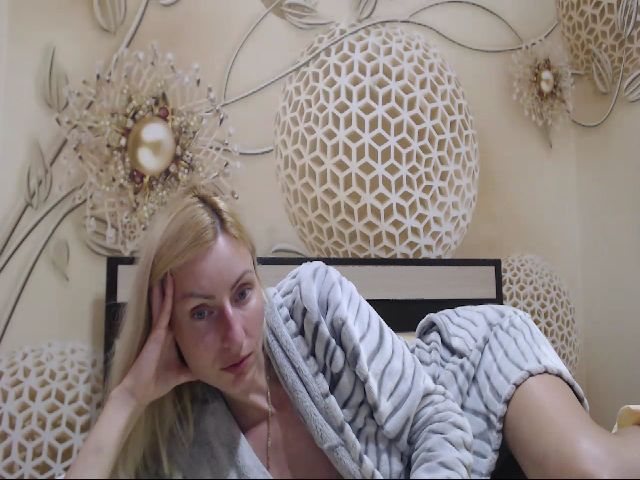 Live sex webcam photo for MeltingJulia #264476654