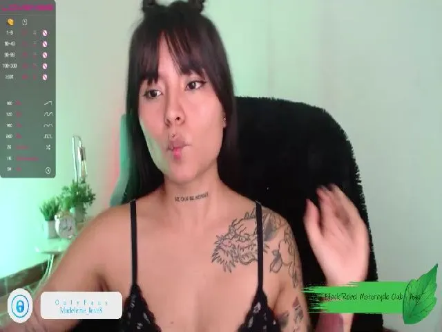 Live sex webcam photo for MadelinLove #260435599