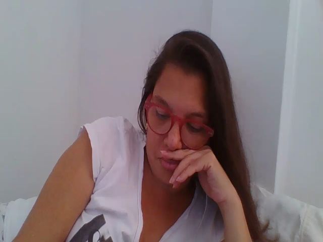 Live sex webcam photo for SweetLola01 #262186163