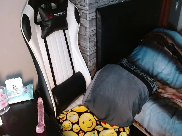 Live sex webcam photo for ASweetMaya #255095727