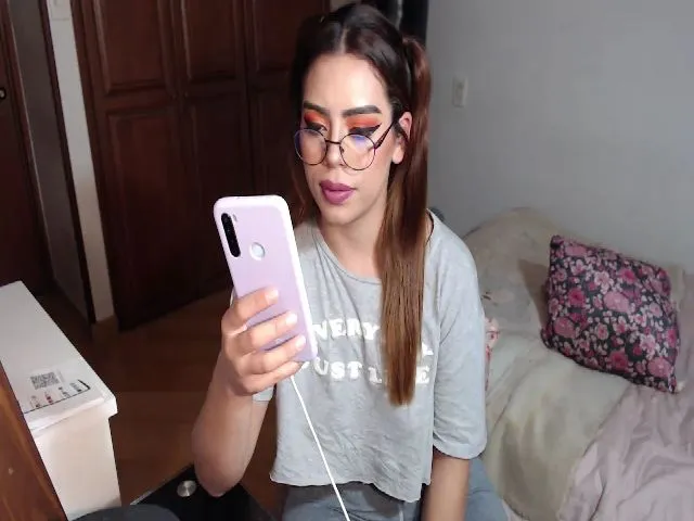 Live sex webcam photo for Biiigbooty_ #255564304