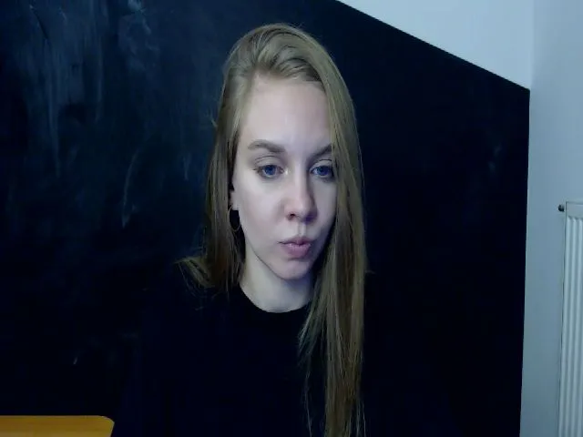 Live sex webcam photo for HappySecret_ #257055546