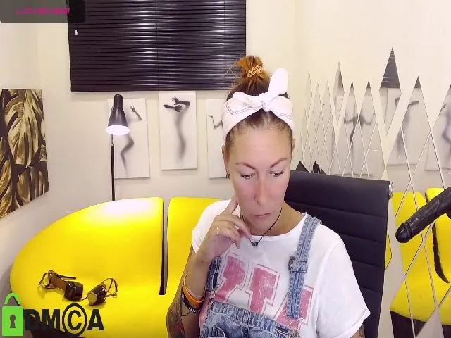 Live sex webcam photo for MarvelousLilu #258196488