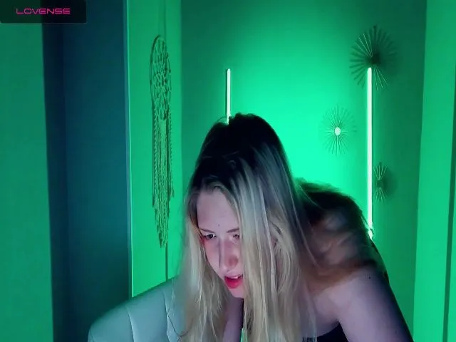 Live sex webcam photo for TinkerrBelll #252370293