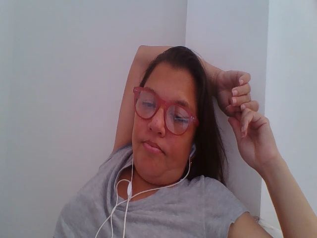 Live sex webcam photo for SweetLola01 #255120997