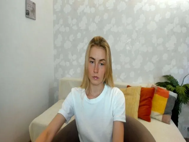 Live sex webcam photo for MissisRexa #255360641