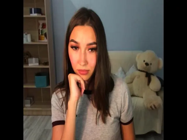 Live sex webcam photo for LuckyHoneyyy #252898234