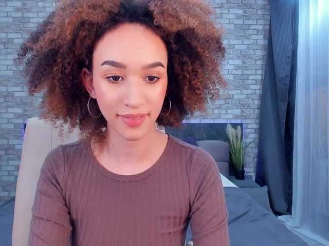 Live sex webcam photo for RaffaelaC #242568975