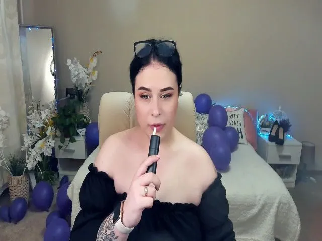 Live sex webcam photo for SerahMirabeli #253343294