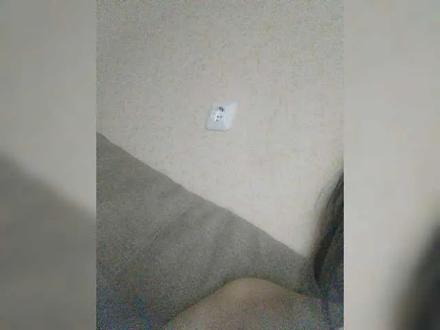 Live sex webcam photo for LittleDelora #253598607