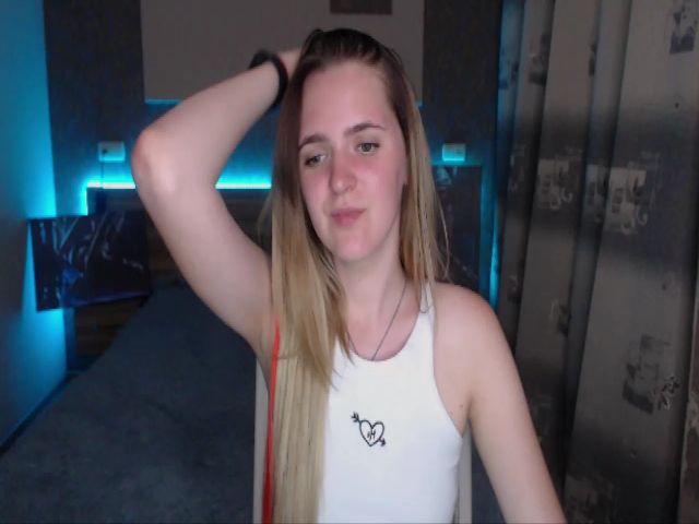 Live sex webcam photo for Ella_Hudson #264459918