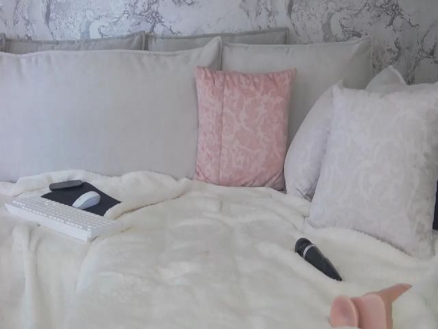 Live sex webcam photo for AlyssaMillan #259953175