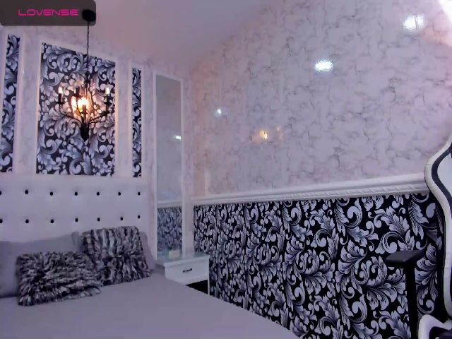 Live sex webcam photo for CurvyBlue #261635473