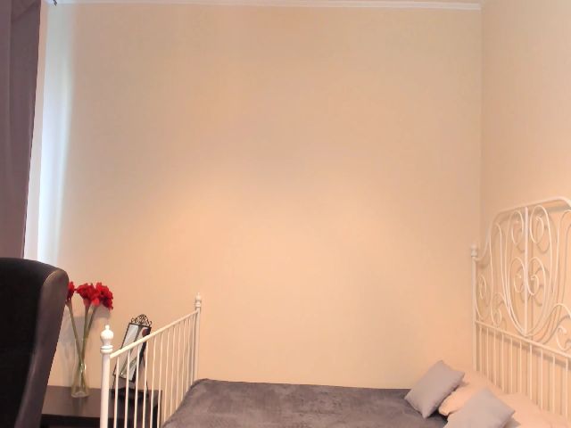 Live sex webcam photo for O1iv1a #262179080