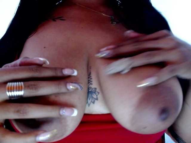 Live sex webcam photo for DIVASEX99 #243058179