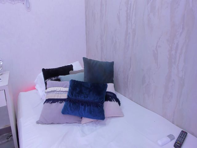 Live sex webcam photo for VictoriaMilan #257005878