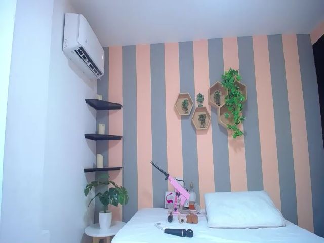 Live sex webcam photo for Aleja_10 #259519549