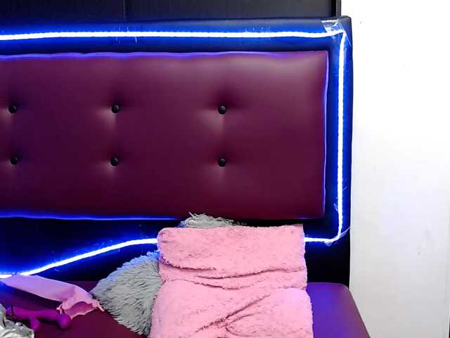 Live sex webcam photo for Sweet-Kitty1 #263986214