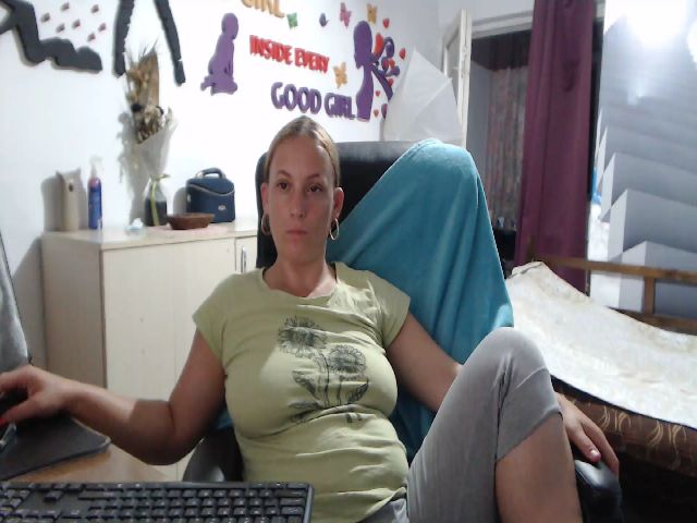 Live sex webcam photo for LiaMelanyy #253577851
