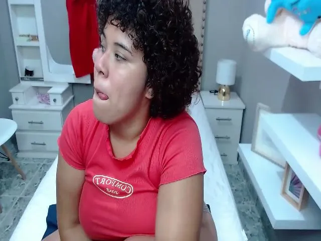 Live sex webcam photo for Emacollins #262868702