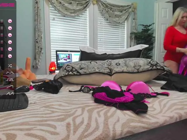 Live sex webcam photo for Violetbliss #241592173
