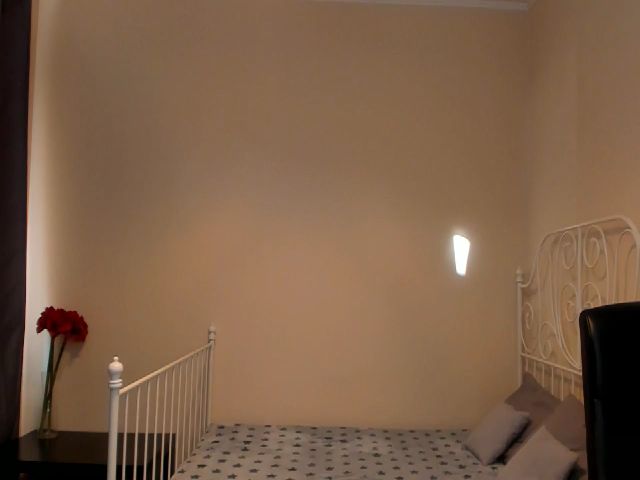 Live sex webcam photo for O1iv1a #254196052