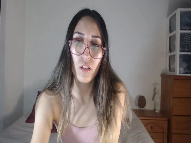 Live sex webcam photo for Ninimoon #255570905