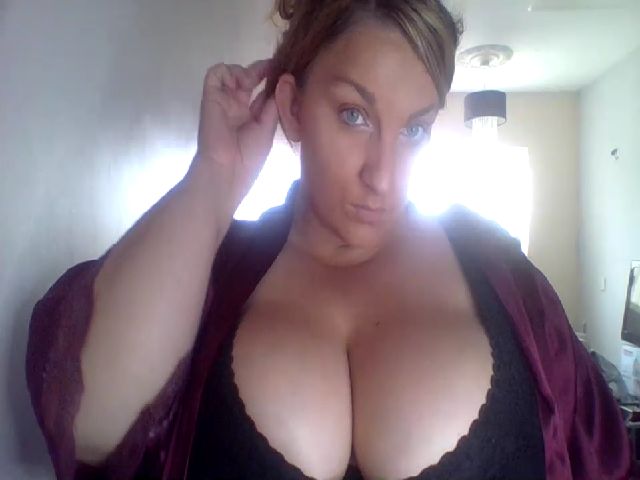 Live sex webcam photo for Curvykay28 #259225687