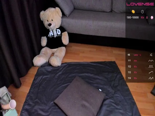 Live sex webcam photo for LuckyAnabel #252347781